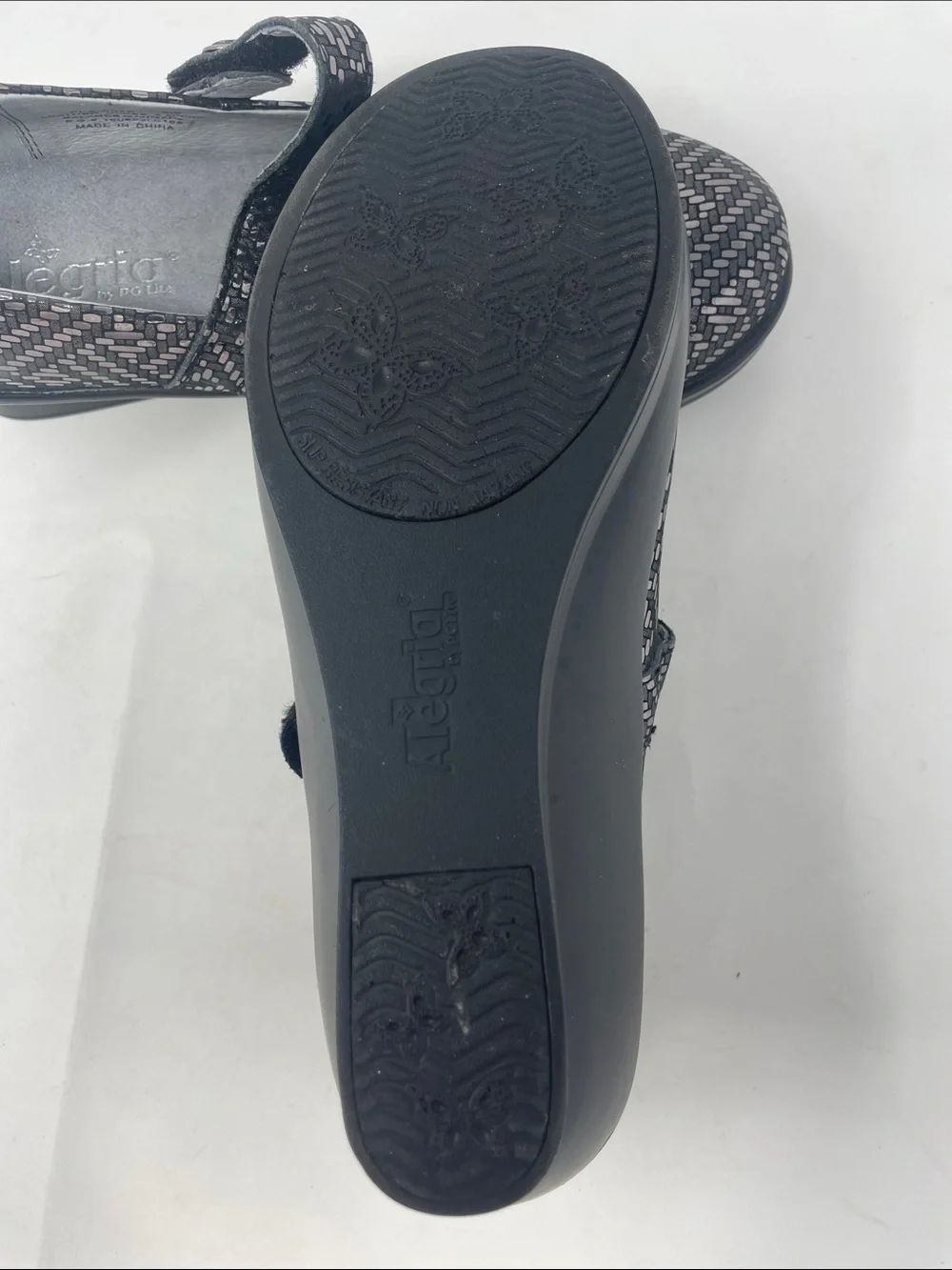 Alegria Metallic Gray Mary Jane Wedged Flats with Patterned Upper Size 8.5